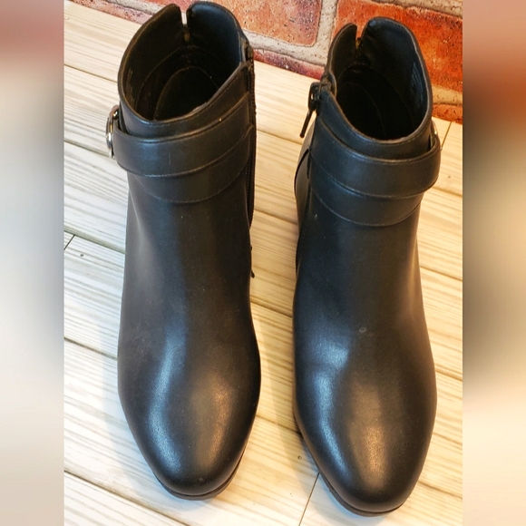 Giani Bernini black wedge-heeled ankle boots size 5½ - Picture 2 of 10